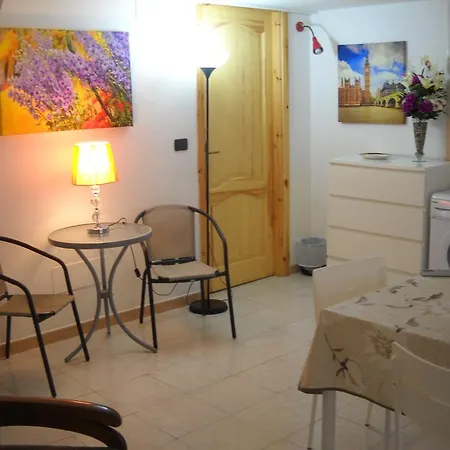 Nicolai Oz Apartament *